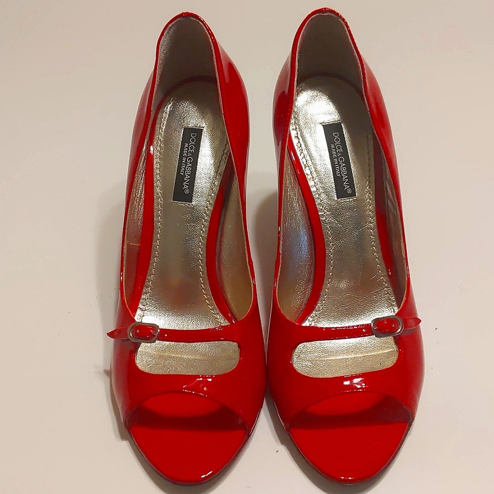DOLCE & GABBANA RED PATENT LEATHER PEEP-TOE PUMPS